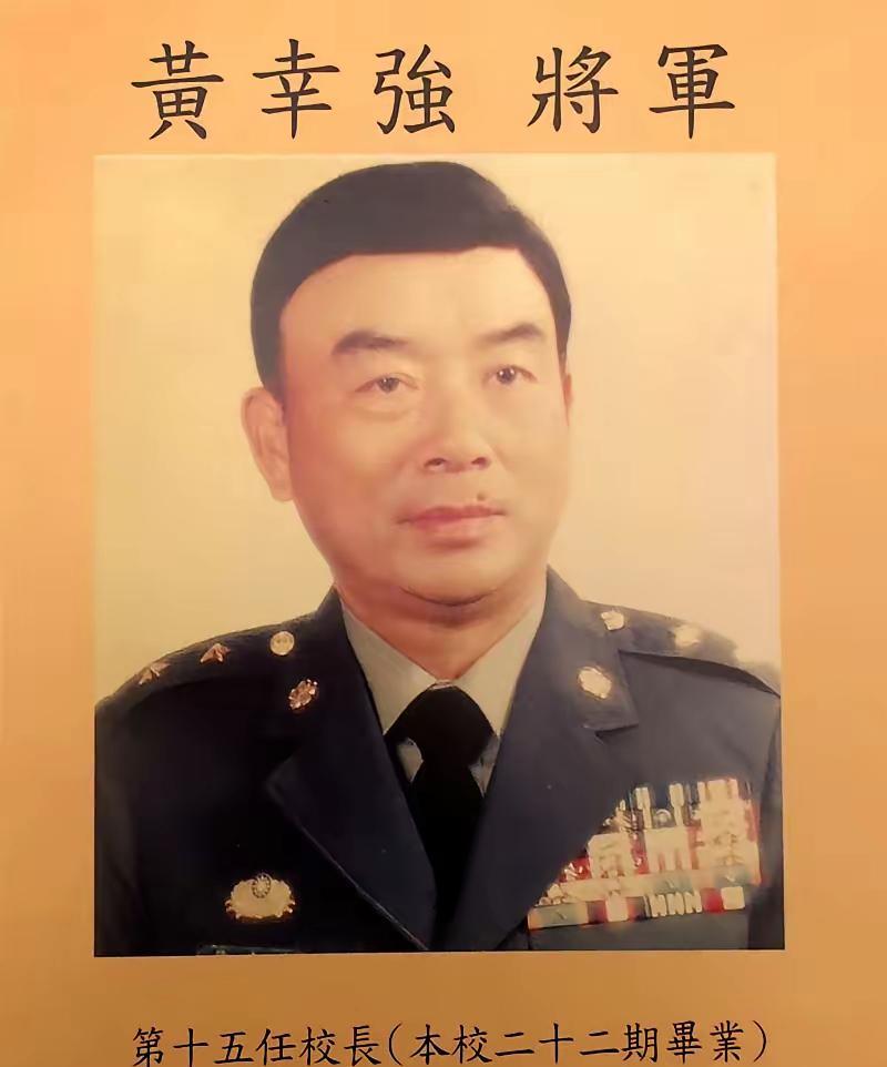 你敢信吗？对岸的前陆军总司令，二级上将，一辈子都在准备跟我们打仗的人。他晚年