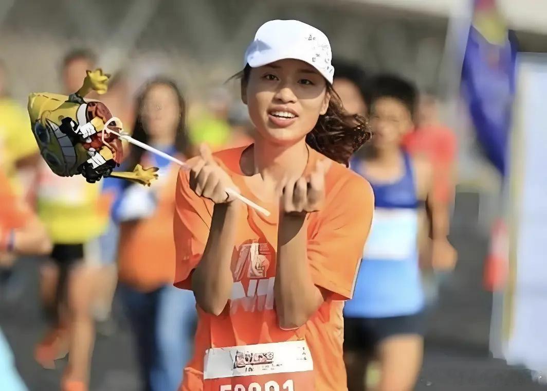 媒体人为张水华出头：她被“囚禁”3权益遭侵犯医院应撤销处分近期，“最快女护士