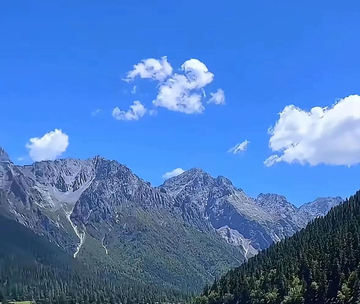 一位百岁老人感慨:“人老了，最好的养老方式是，老两口过，即使最后只剩自己一个