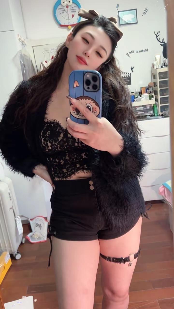 左滑有惊喜！哈哈哈！辣妹穿搭大赏辣妹拍照