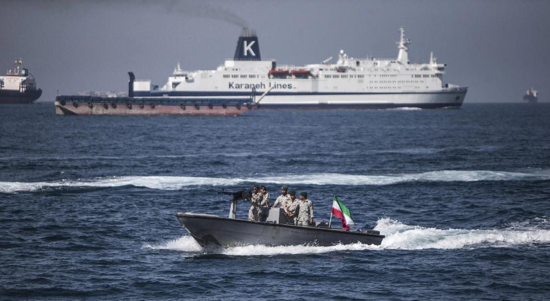 伊朗迎来一个坏消息！4月21日，美国财政部长贝森特发出警告：“伊朗哈尔克岛的石