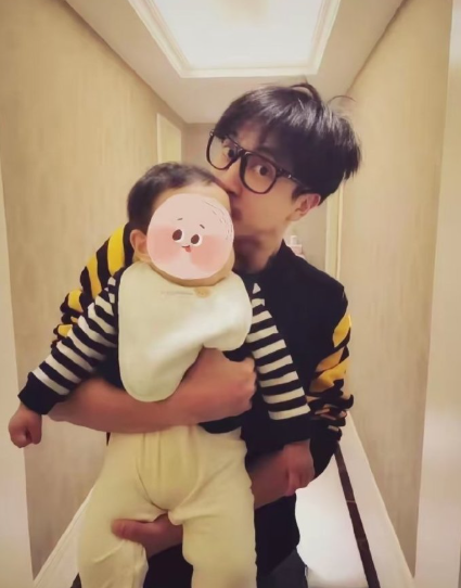 身高只是参考，每个孩子成长节奏都不一样。尊重隐私，少做比较，让他健康快乐长大才是