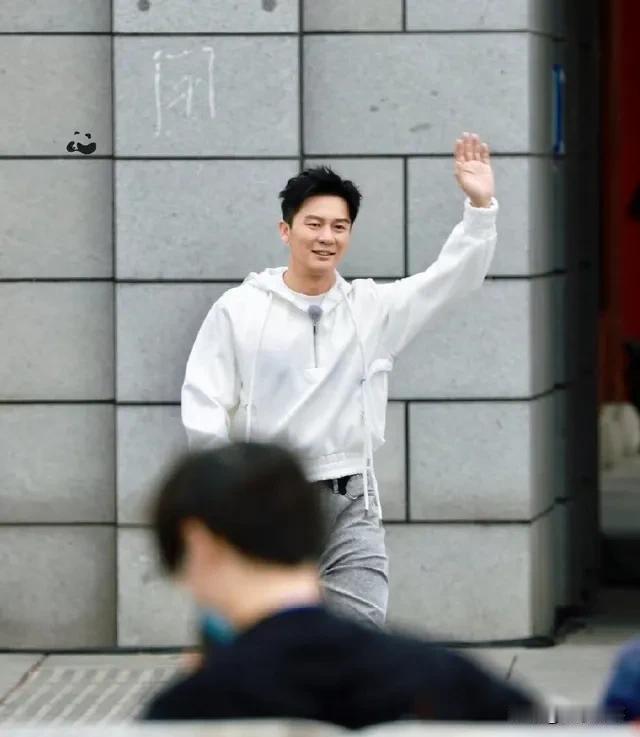 都在可怜李晨47岁没人结婚，搞反了，人家是压根不想随便成家！土生土长北京