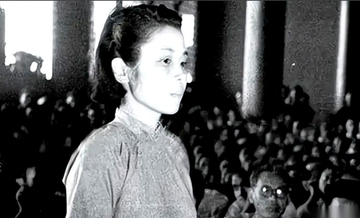 1951年春天的四川昭化，怀着孕的王化琴被押赴刑场，枪口已经上膛，她死前只提出唯