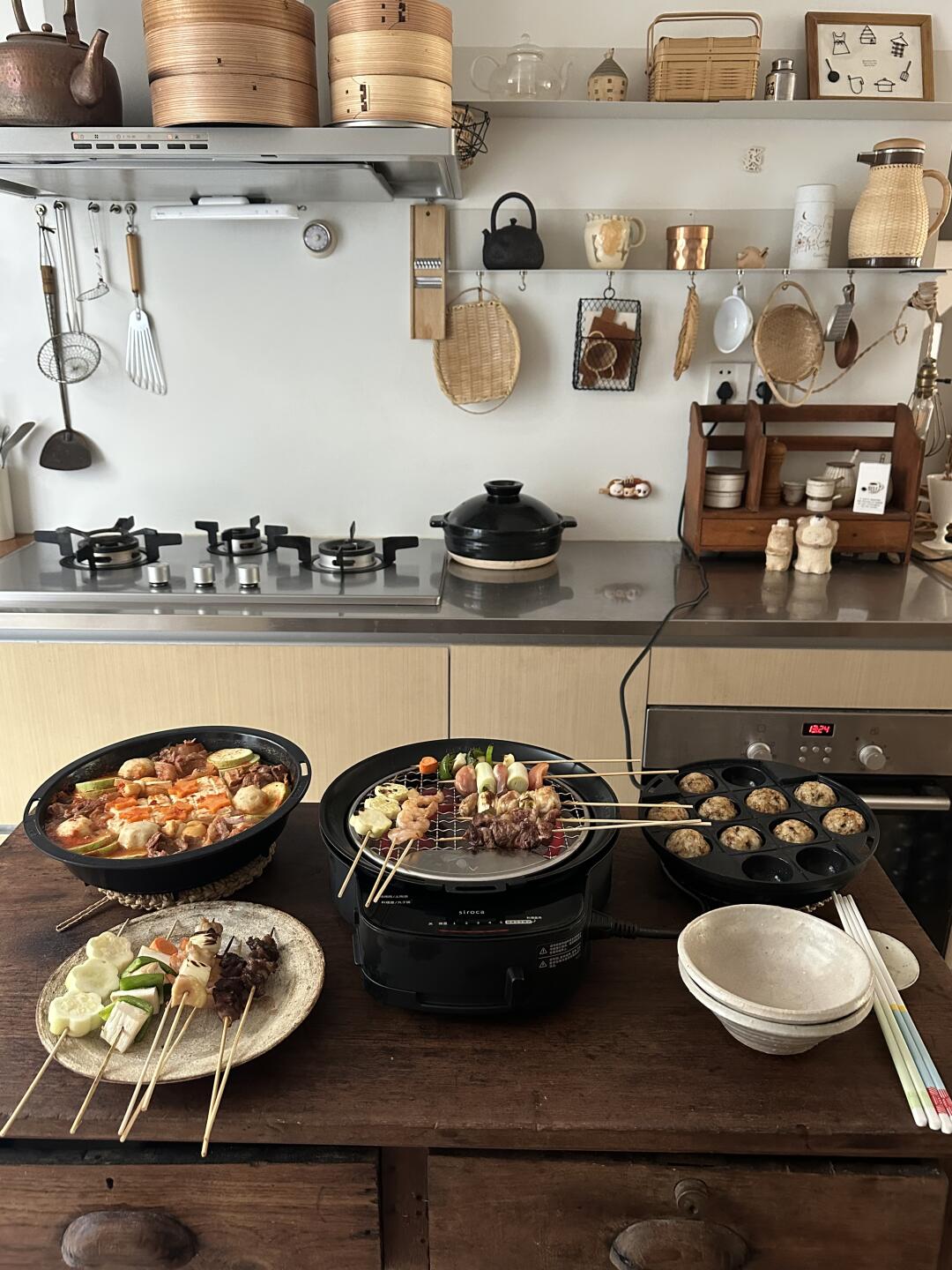 小镇生活🍢夏日傍晚的烤串和泡菜肥牛锅