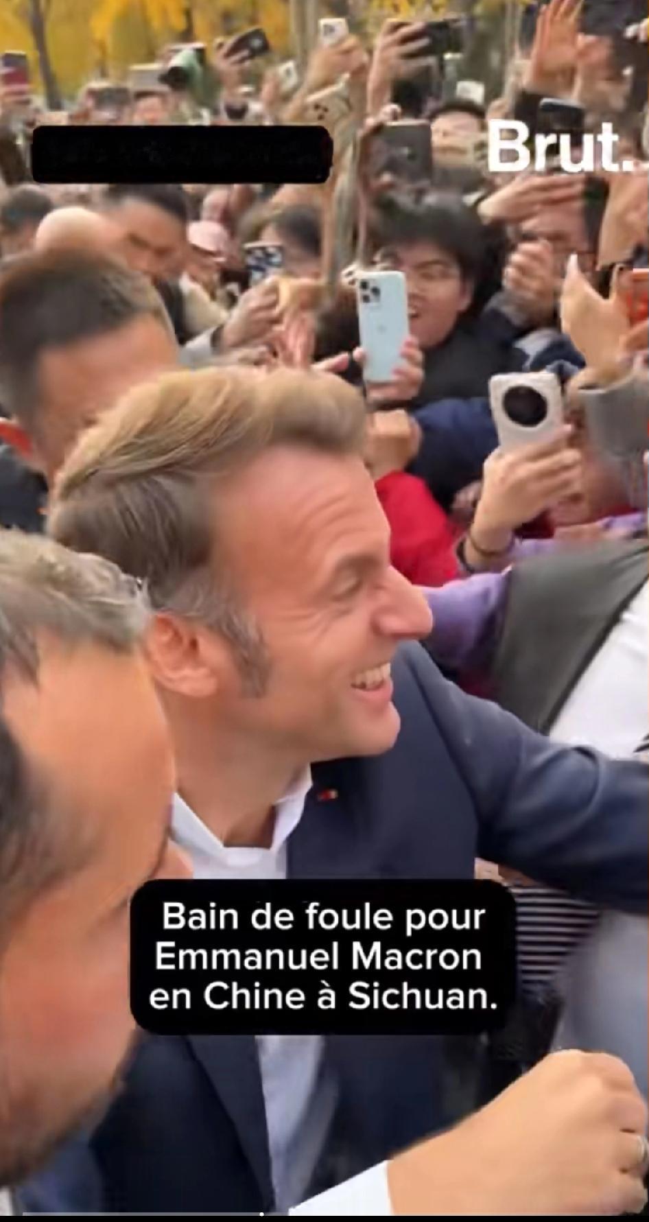 这一刻，真的羡慕四川人民啊！居然都跟阿龙握手了呢！记得两年前，阿龙来到中