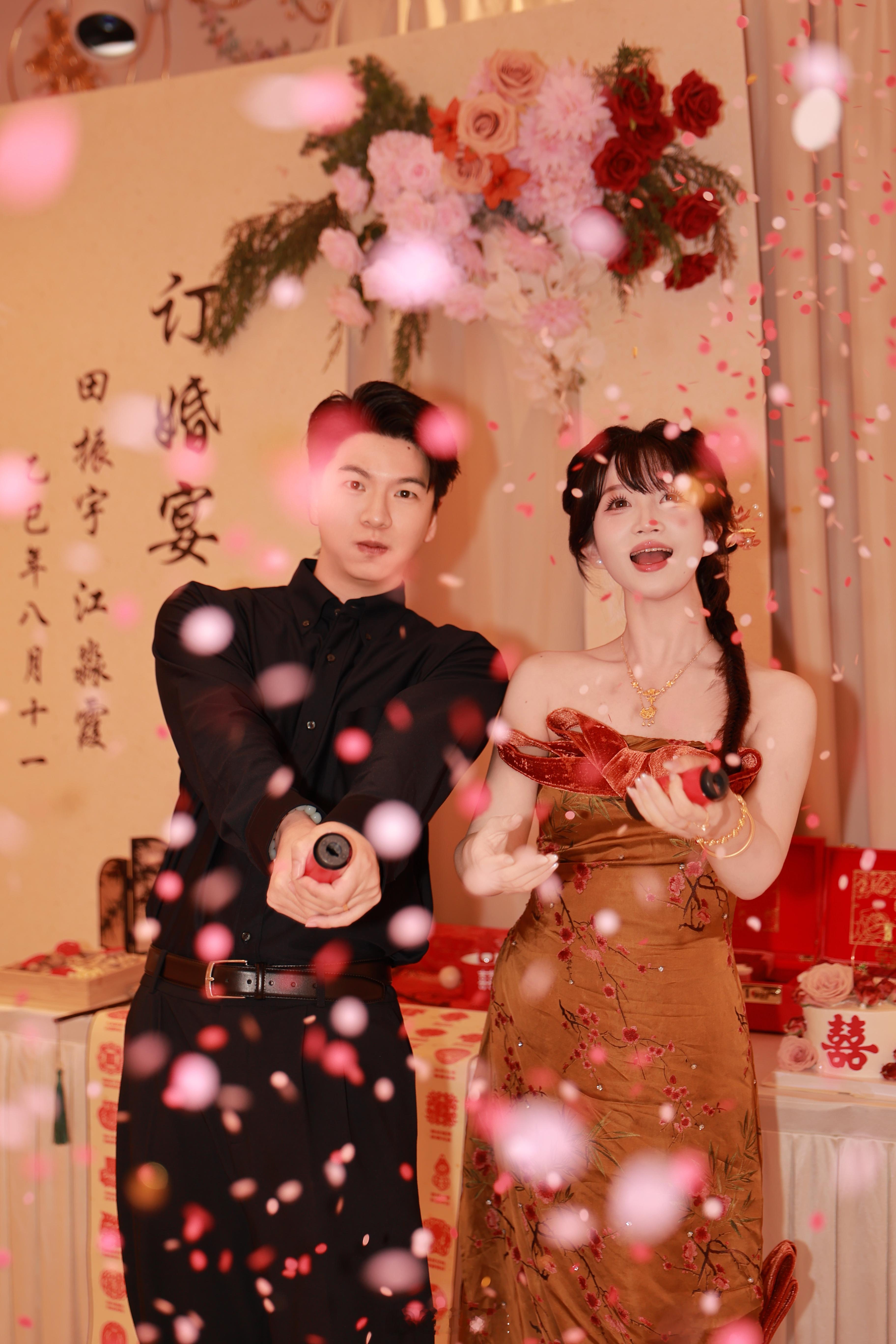 又订婚了哈哈哈苏州的订婚宴也总算圆满结束啦🎉✅​​​