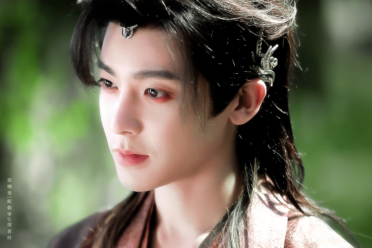 侯明昊真的古今皆宜啊！现代装很奶狗，古装很精致漂亮