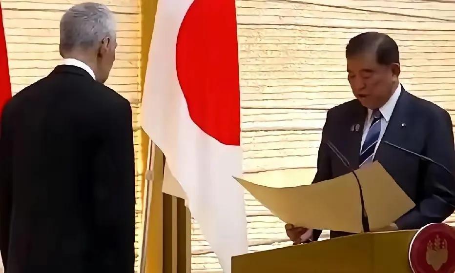 8月25日，破帽授于老李“旭日绶章”一枚。老李受宠XX。1942年2月15日