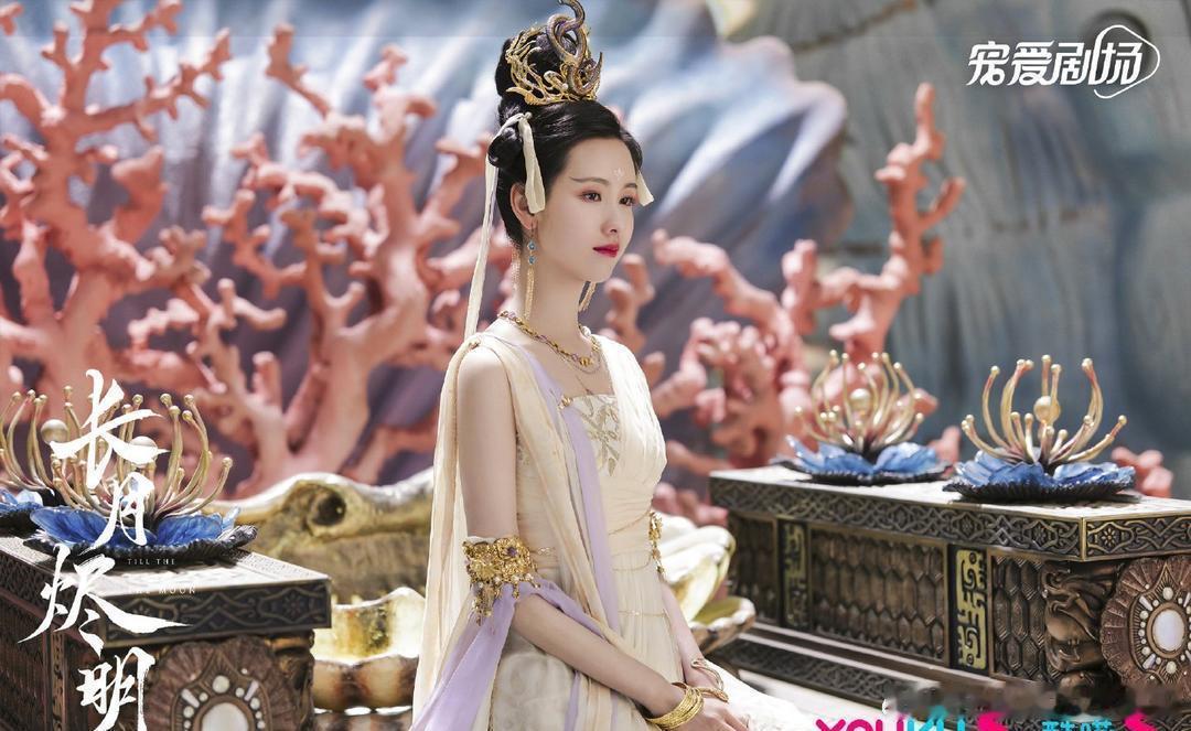 1、杨洋的下一部剧接触的是年代剧《我们的1977》，接下来会官宣且悠护肤系列的商
