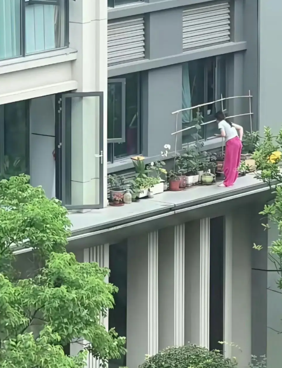 阳台做成这样也太危险了吧​