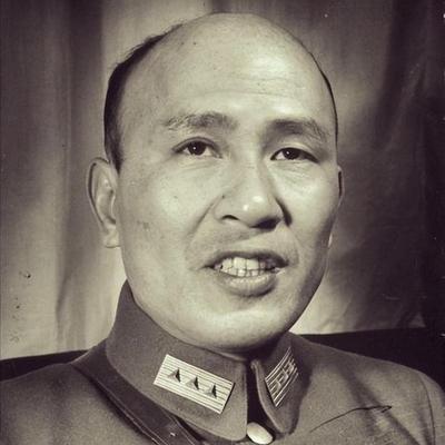 白崇禧到台湾后的一天，出门遇见邻居朱怀冰，正要打招呼，朱怀冰却装作没看见，低头离