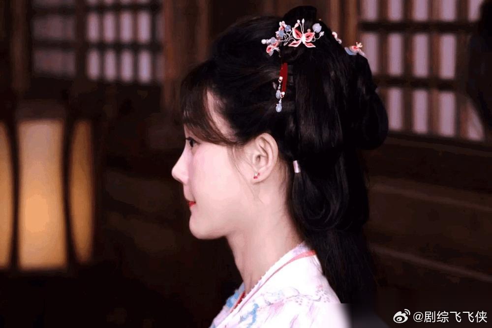 圈内有个公开的秘密，叫李一桐。入行不到10年，手握几十部女主剧。搭档的全是顶流