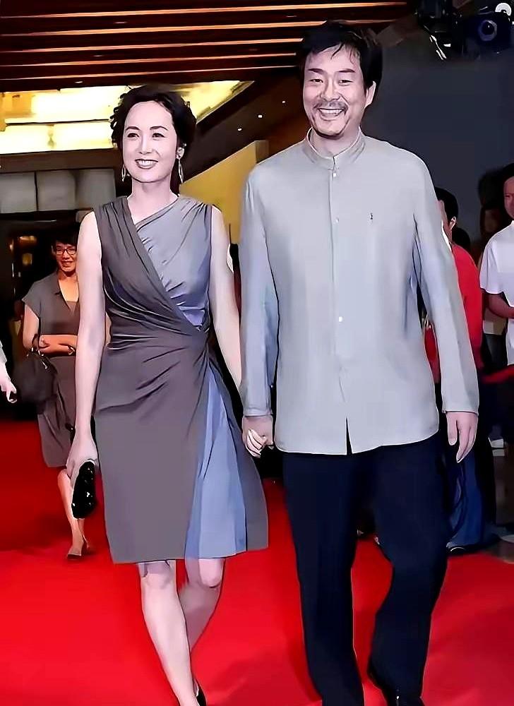 73岁濮存昕，把徐帆、郭达、洪涛这些老戏骨全请来了。《林则徐》上海站的票，一