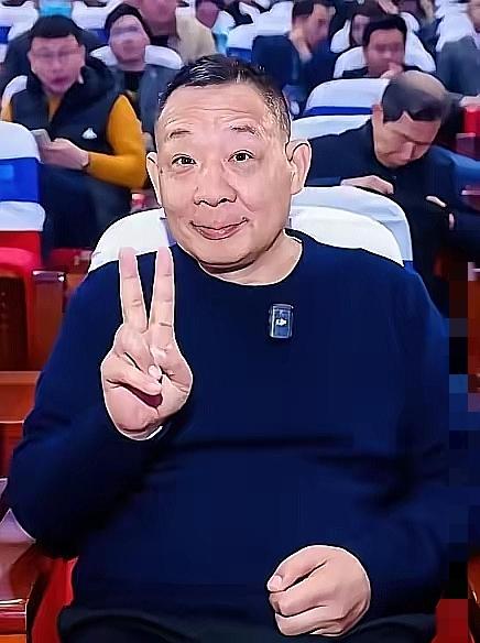 胖东来又火了，这次不是因为贴心服务，而是于东来开出了“天价参观费”——2万一