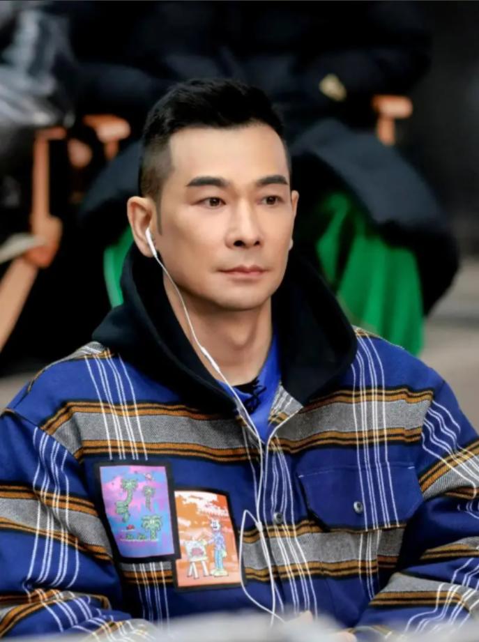 2012年，赵文卓怒怼甄子丹：“我在北京有10套房，就算赔上我的演艺生涯，我也要