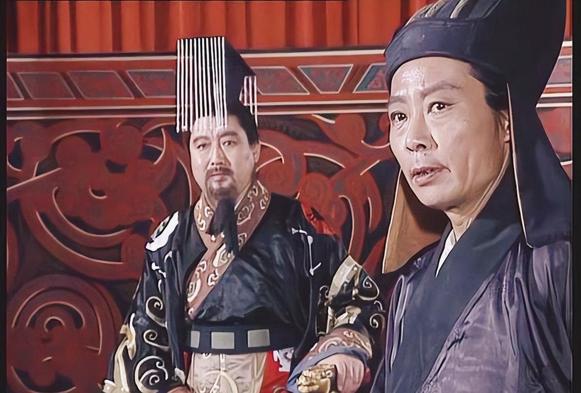 234年诸葛亮刚去世，安汉将军李邈就上书身穿重孝的刘禅：“诸葛亮去世，朝廷内外应