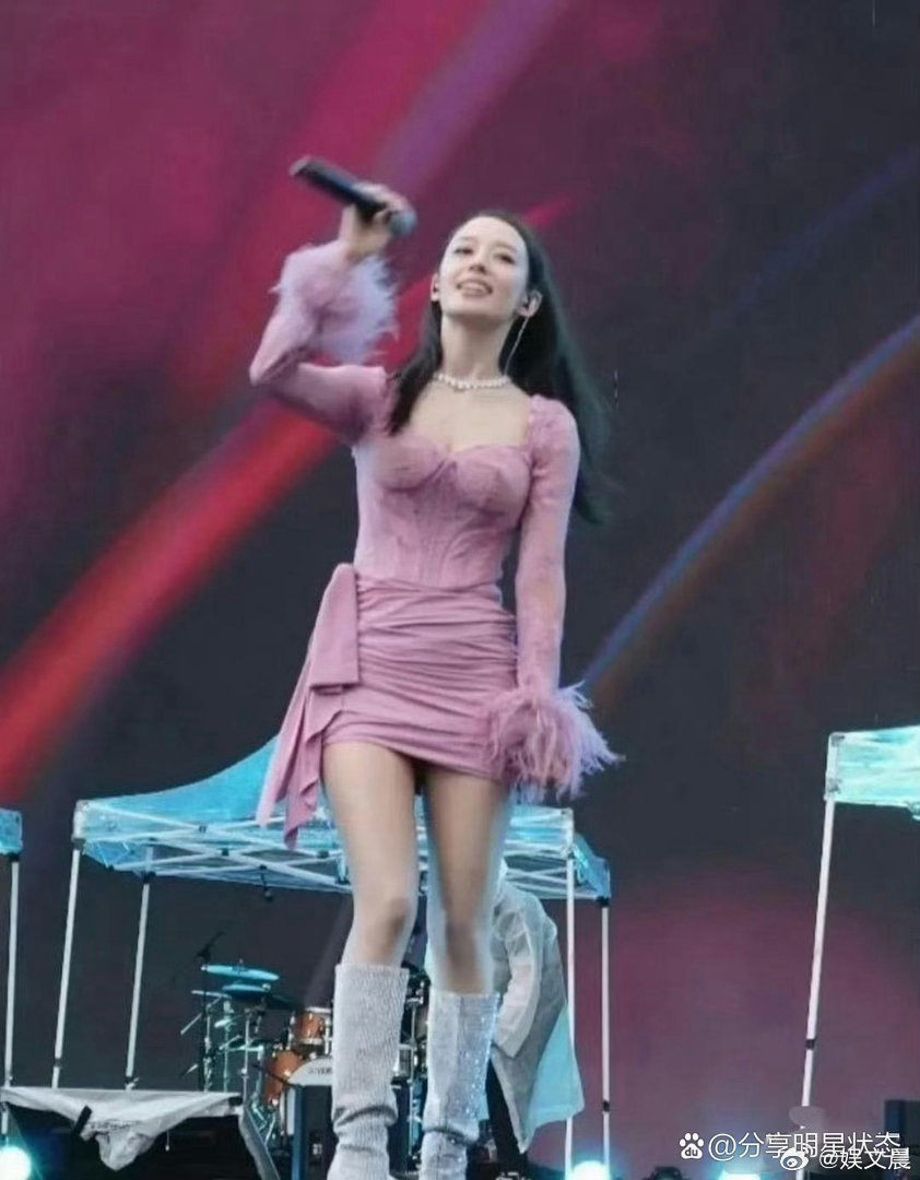 请问图中的女生是不是郎朗的老婆吉娜？