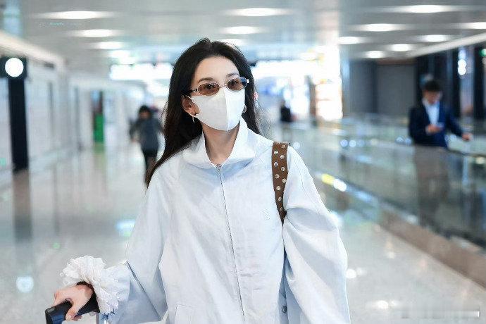 宋祖儿给站姐送一周年礼物宋祖儿你在养死士吗！宠粉这一块祖🦢是认真的