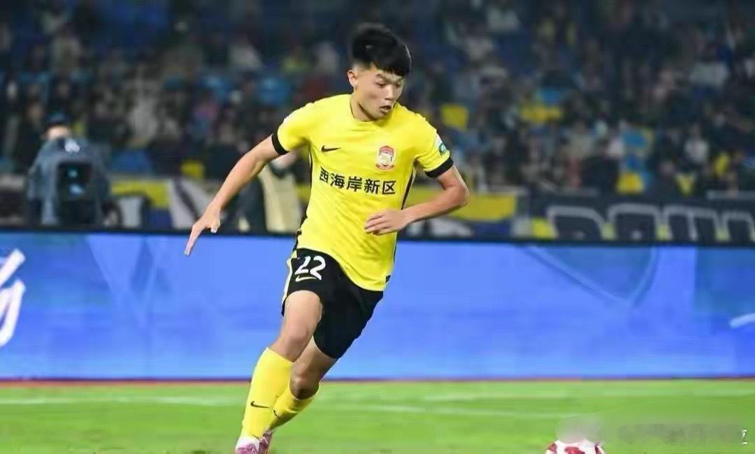 上海海港的引援悬念让球迷们揪心不已，这场围绕“中超抢断王”去向的暗战，比冬窗官宣