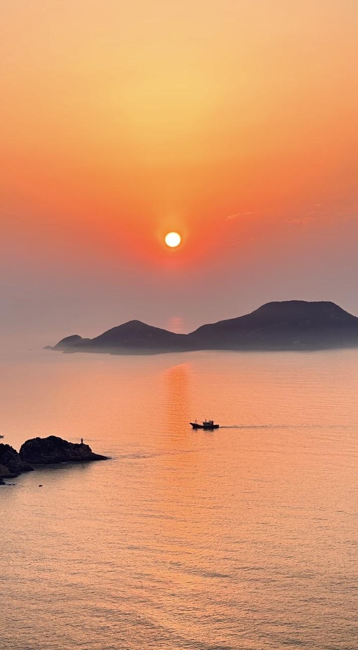 朝朝旭日出东海，请接下联上联：朝朝旭日出东海下联：夜夜客星叩天门