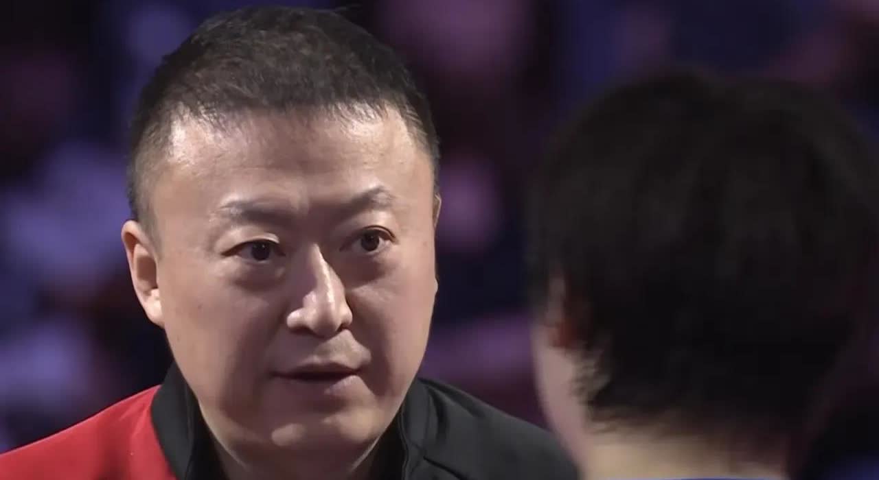 马琳对蒯曼是真严。比赛都赢了，3比1拿下对手，按理说该松口气了吧？结果蒯曼刚跟他