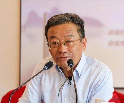 复旦大学教授王德峰语出惊人！他说：“我们再度出现了如孙中山当年所说的‘一盘散沙的