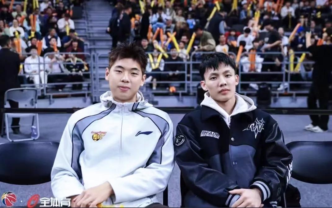 &崔永熙羡慕徐杰:哇塞，杰哥很棒耶，全明星遥遥领先，历史一百六十多万票总票王，