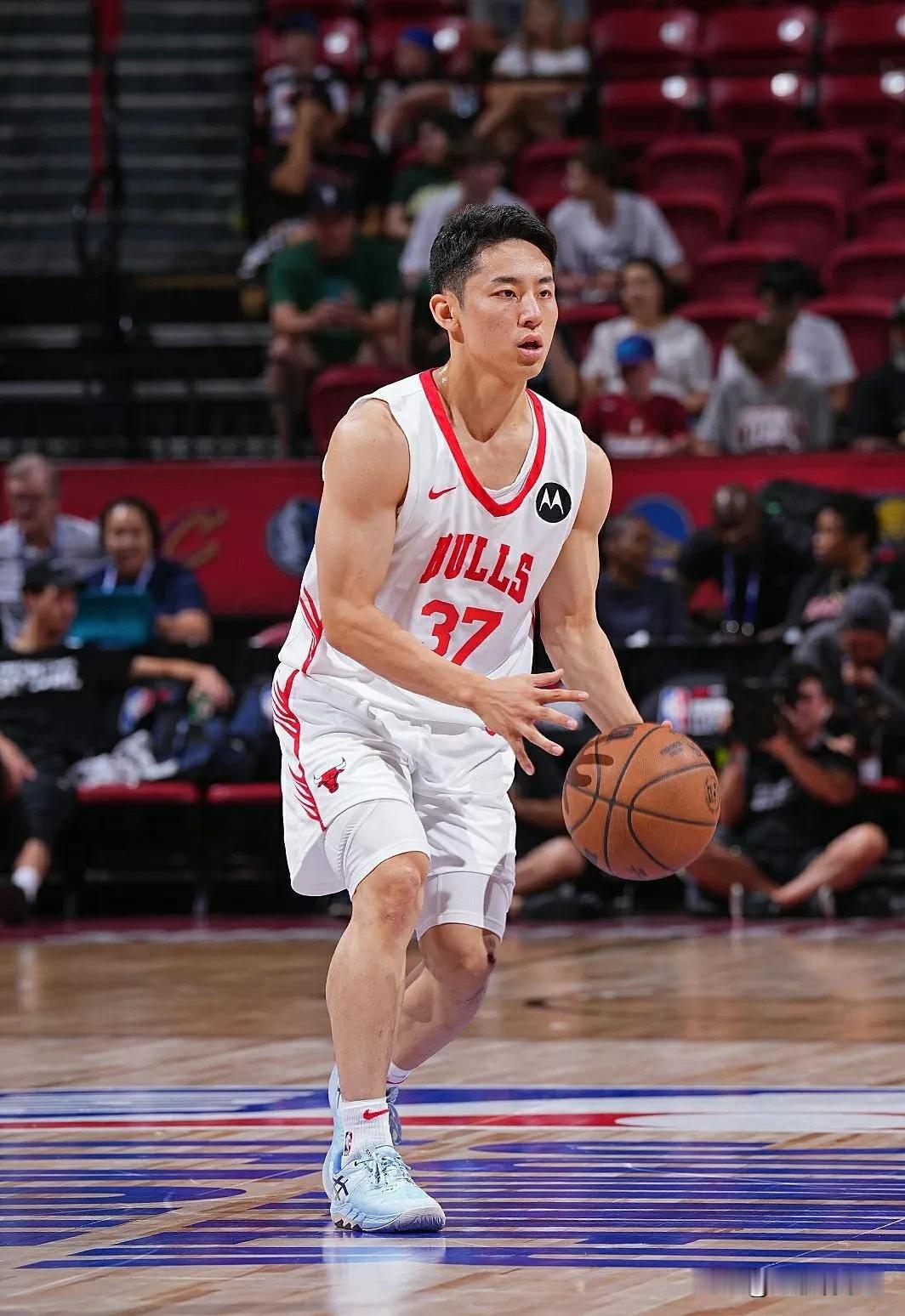 不是徐杰！也不是胡明轩！男篮亚洲杯能防住河村勇辉也就两个人，赵继伟和高诗岩。