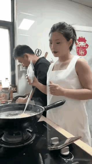 妹子，你太不厚道了，连老公都坑！看着就不像善茬[捂脸哭]