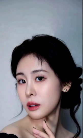我表姐以前在娱乐行业上过班真见过张碧晨辞职后才敢说大实话——这姑娘跟大家