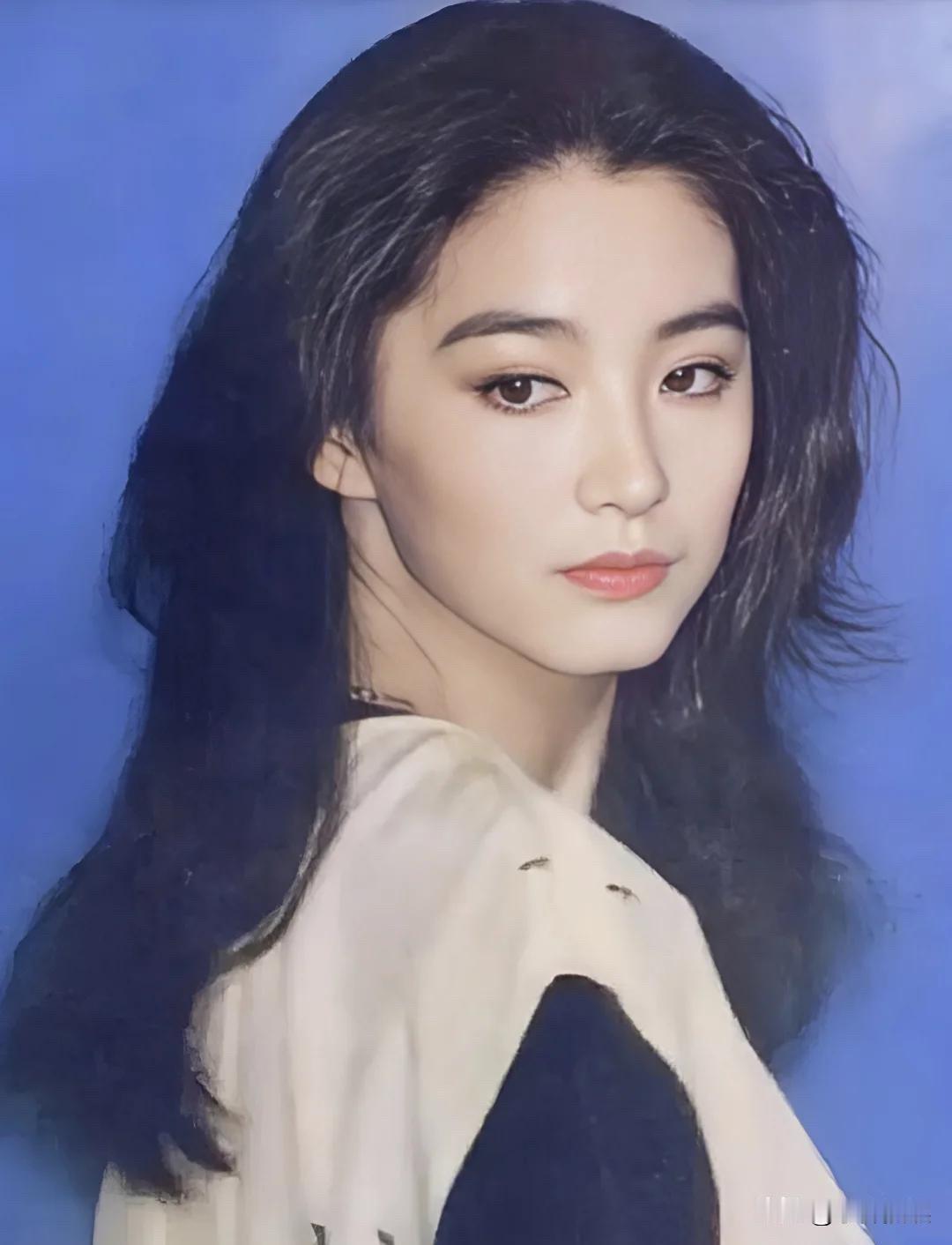 林青霞：华语影坛的传奇女星。1，出道即巅峰：18岁出道便是女主角，短短两年时间
