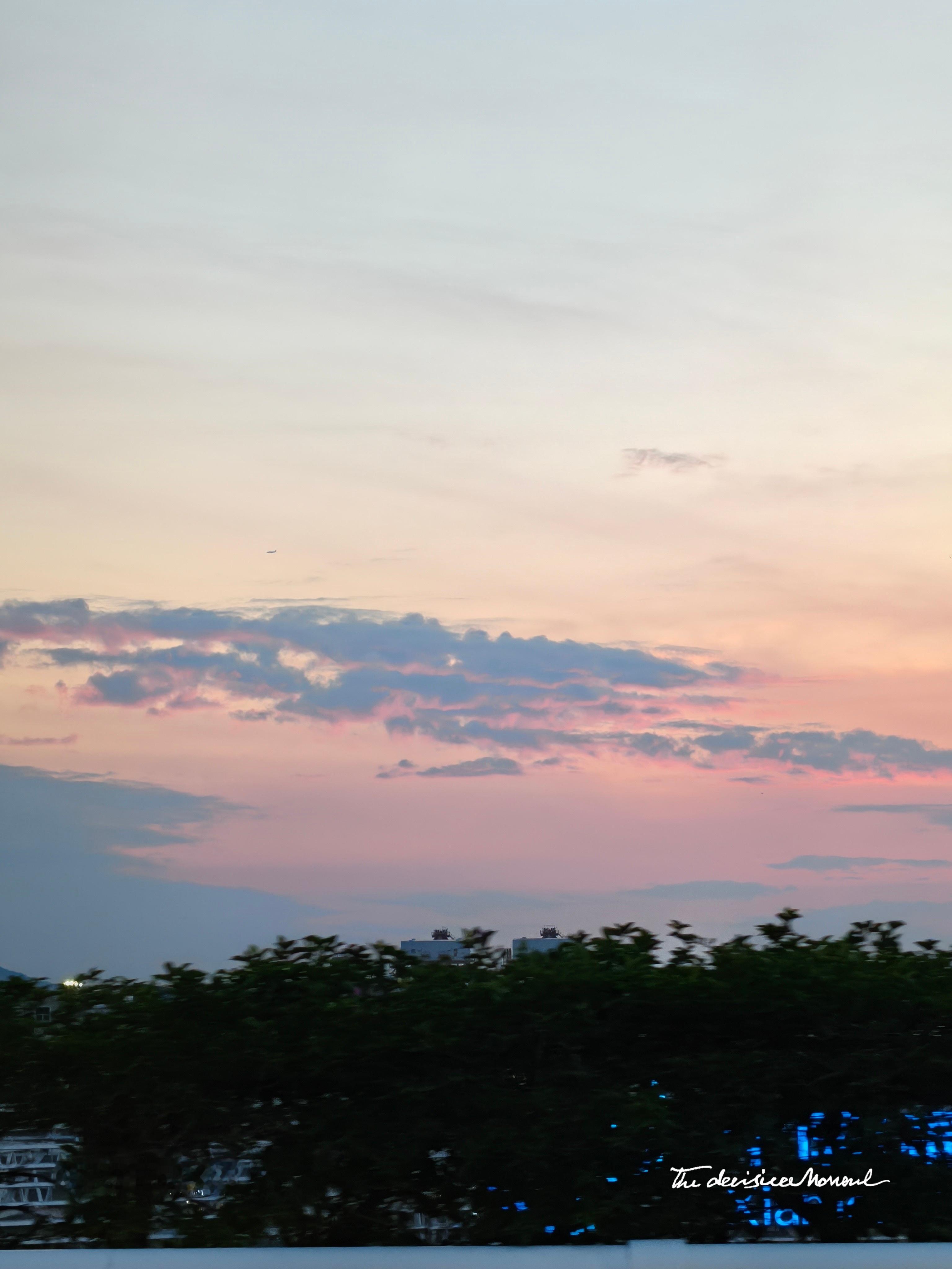 夏日的晚风配这傍晚的落日~​​​