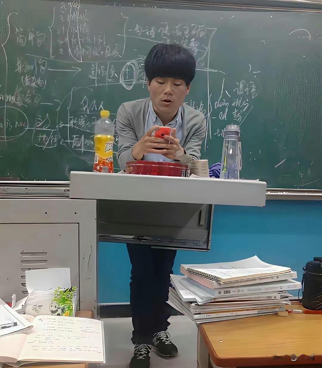 午夜梦回，直播年销售额210亿的董宇辉，是否还记得自己在新东方课堂上给学生上英语