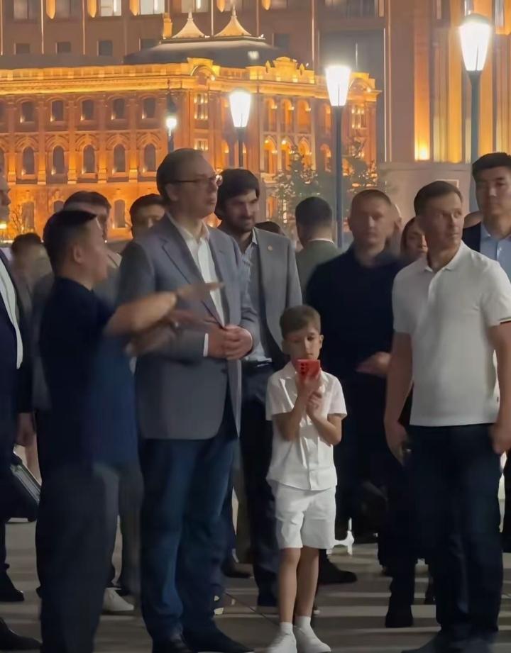武契奇带小儿子来上海这波也太圈粉了！8岁的乌坎全程状态松弛到像回自己家，跟着爸妈