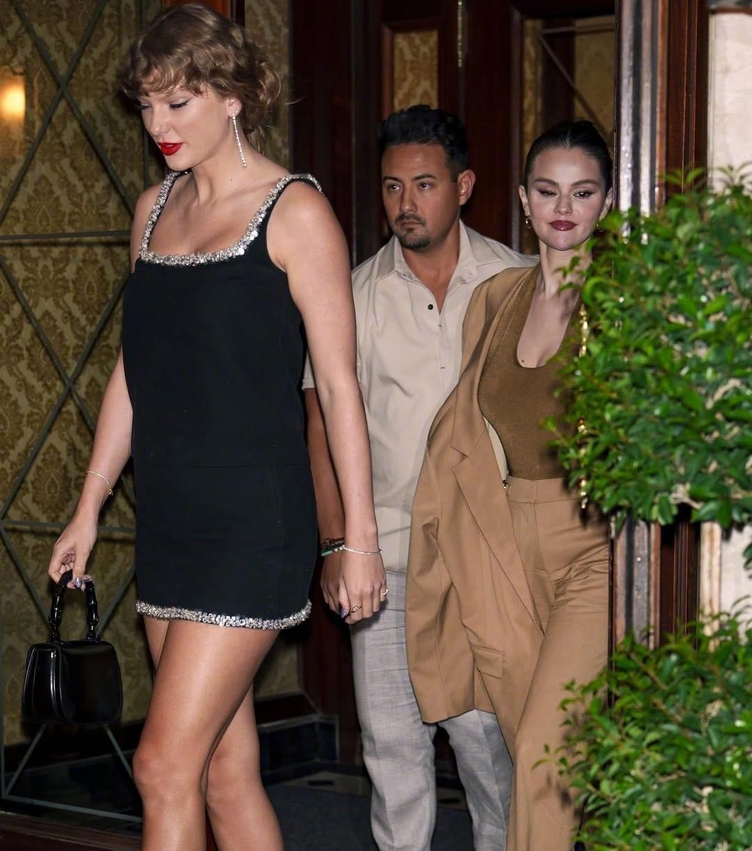 姐妹淘约饭！霉霉TaylorSwift和赛琳娜·戈麦斯盛装现身纽约的The