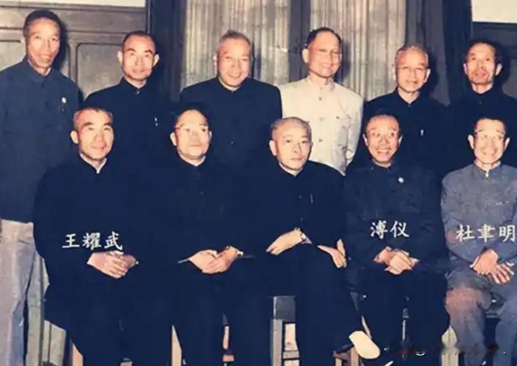 1948年，蒋介石请王耀武吃饭，宋美龄亲自下厨做了山东菜。吃完饭回去后，王耀武却