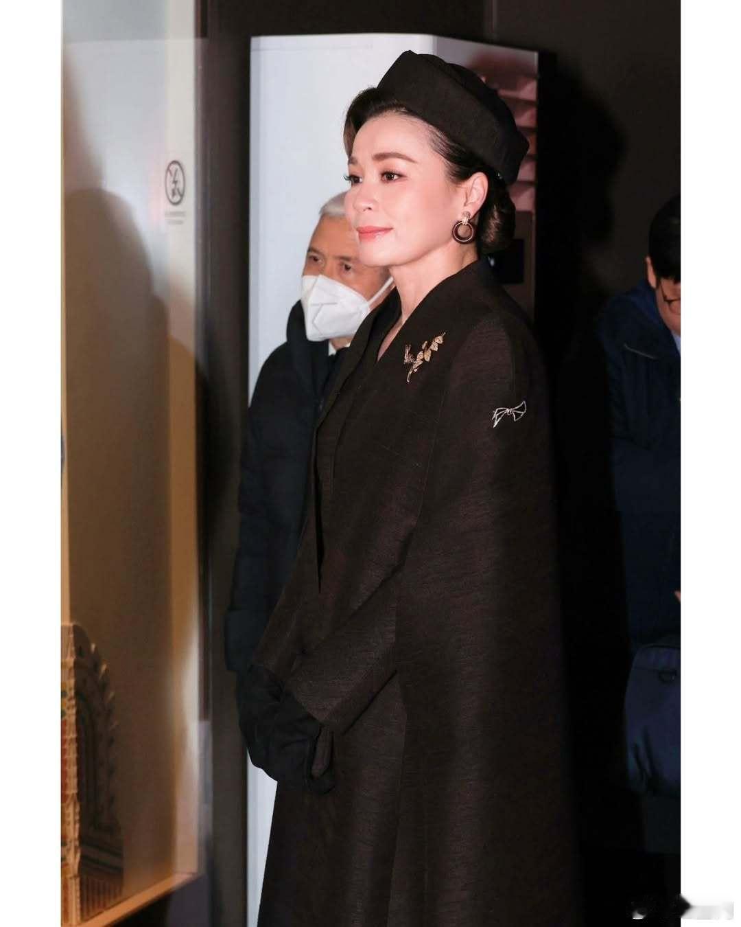 11月17日，泰国王后苏提达参观北京故宫博物院展览。