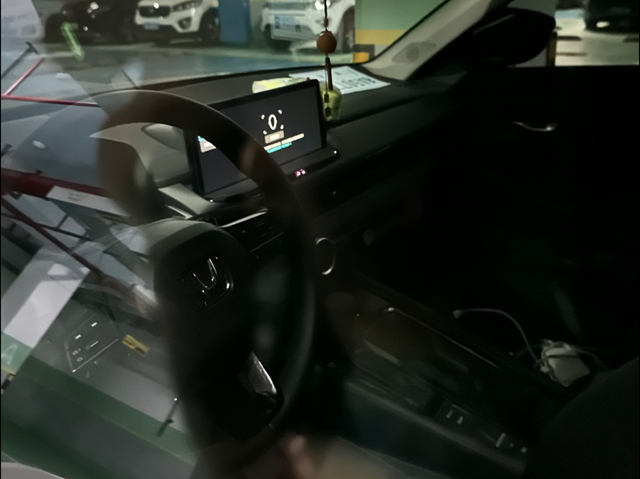 雅阁熄火后中控屏突然又亮了？雅阁熄火后，中控屏灭了，然后我下车，锁车后，中控