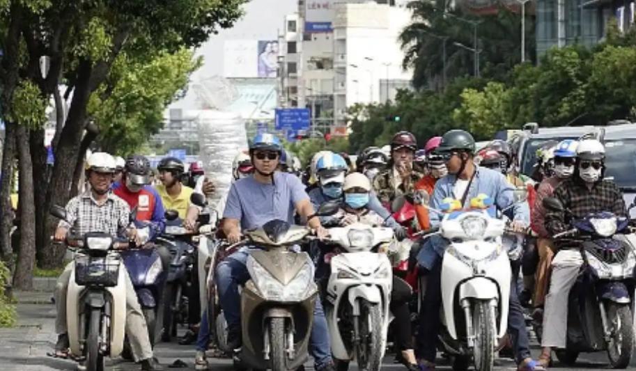 越南急了！中国怎么办？越南决定从2026年7月起，河内市中心全面禁行燃油摩托车