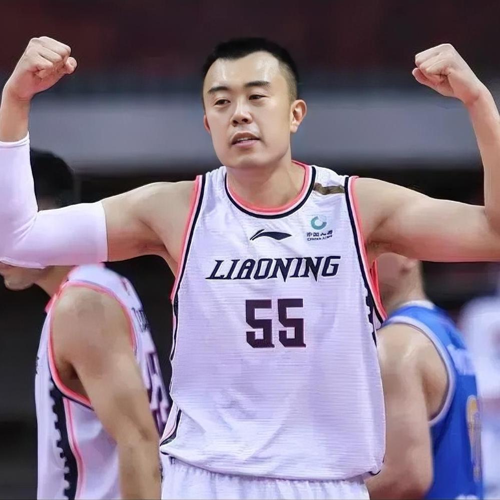 兄弟们！这可真是一个好消息啊！据可靠知名媒体人透露：我们的老将韩德君下赛季有望