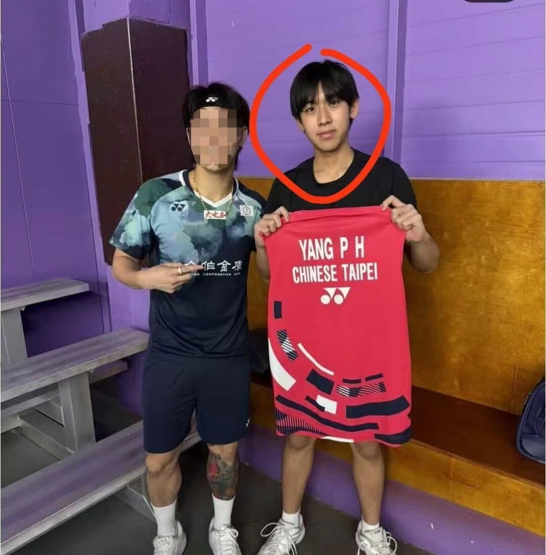 Kimi正脸曝光16岁Kimi正脸照近日，林志颖的大儿子Kimi正面照正式曝光k