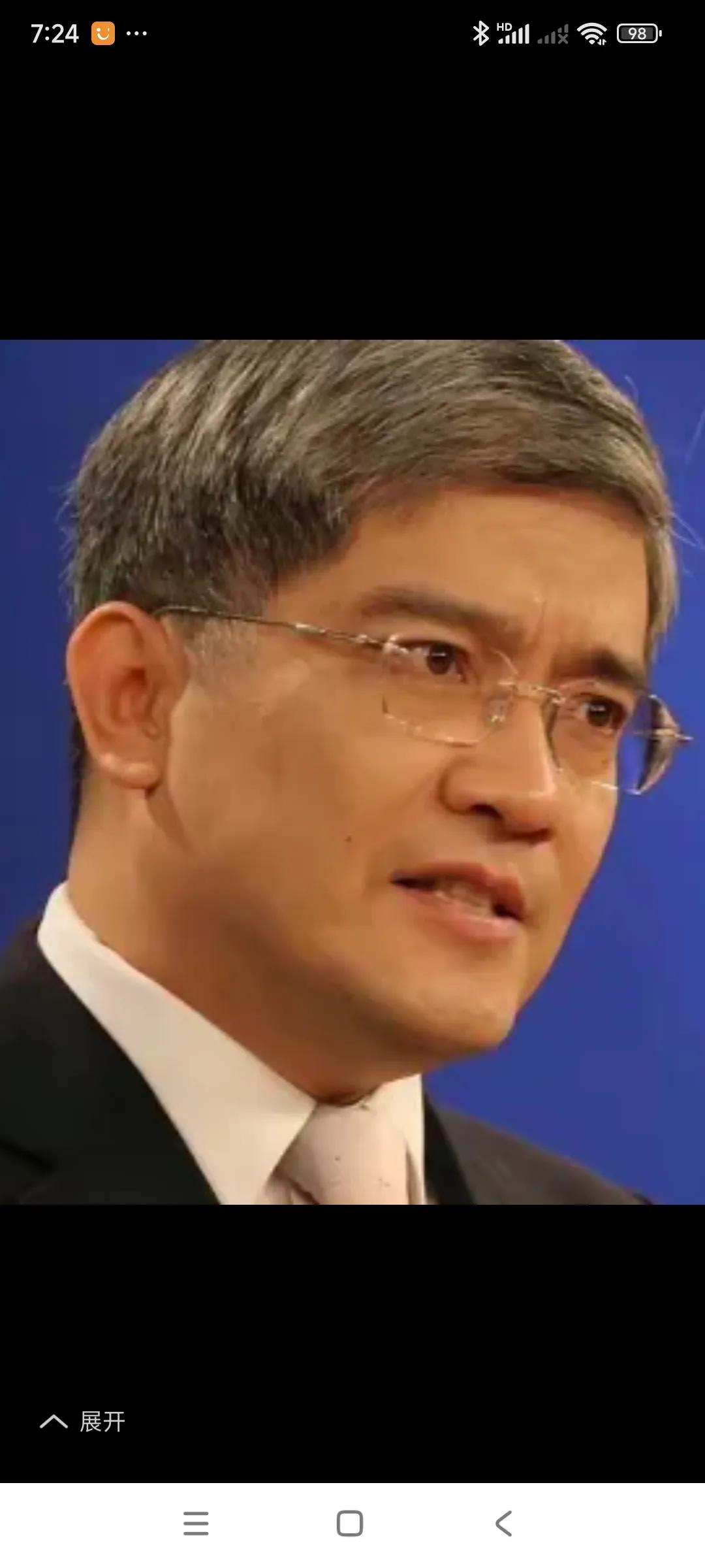 这个朗咸平对台海局势有新观点，他观察事物的角度不同，所以他认为：一，千万不要急