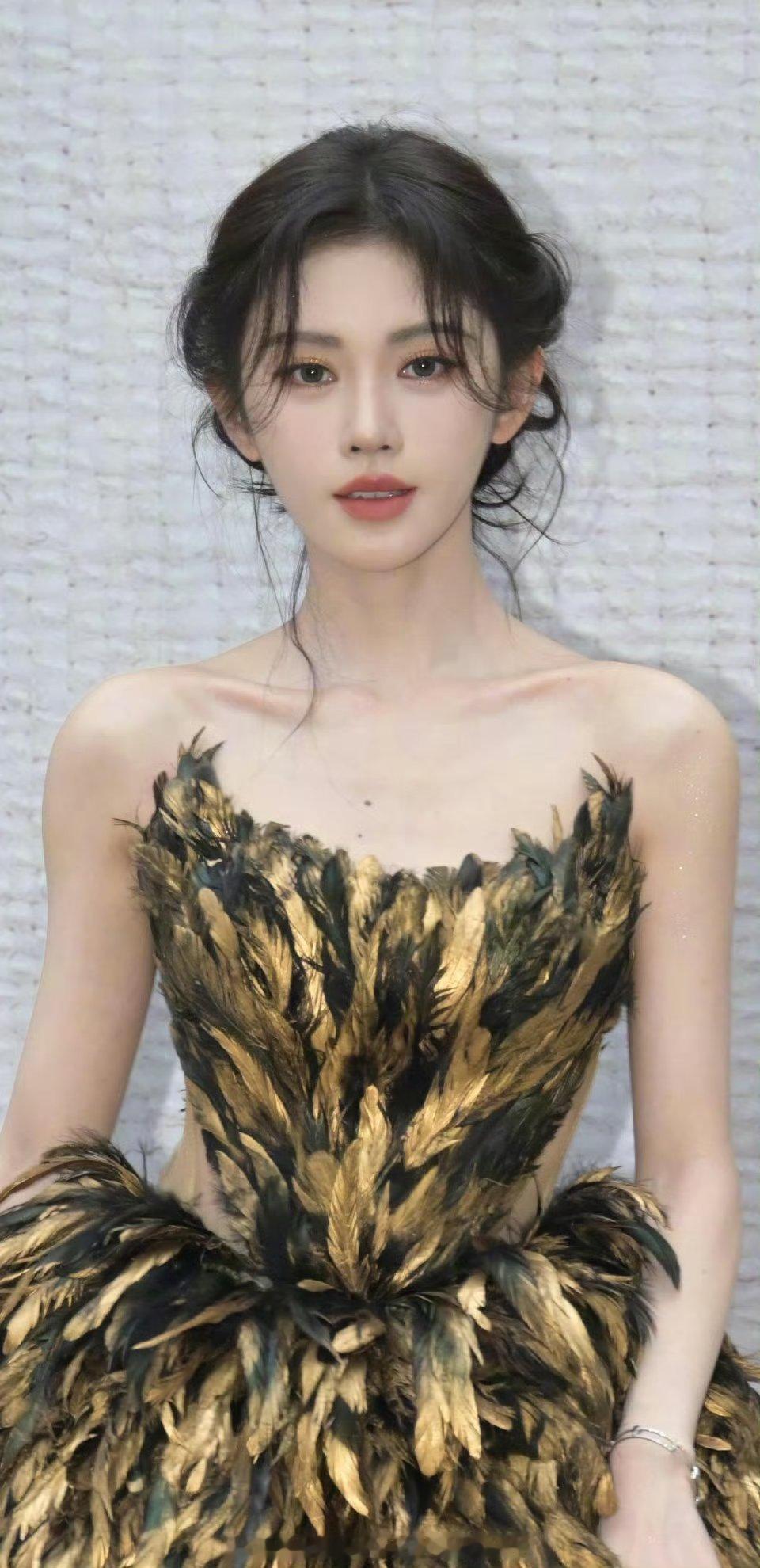 同一博主发的鞠婧祎鞠婧祎罗云熙罗云熙生图品鉴，你们喜欢顶流鞠姐还是85待爆