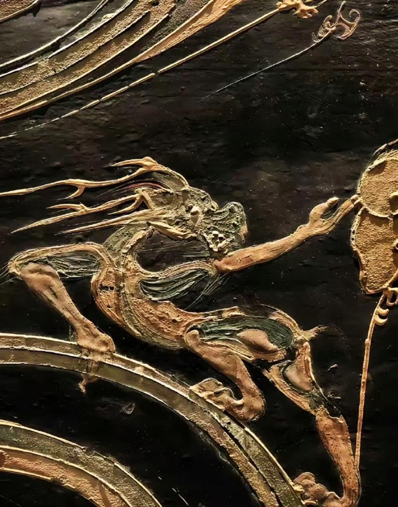 越看越上头！马王堆漆棺上的“妖兽图案”，明明是2000年前的漆棺彩绘，现在看依