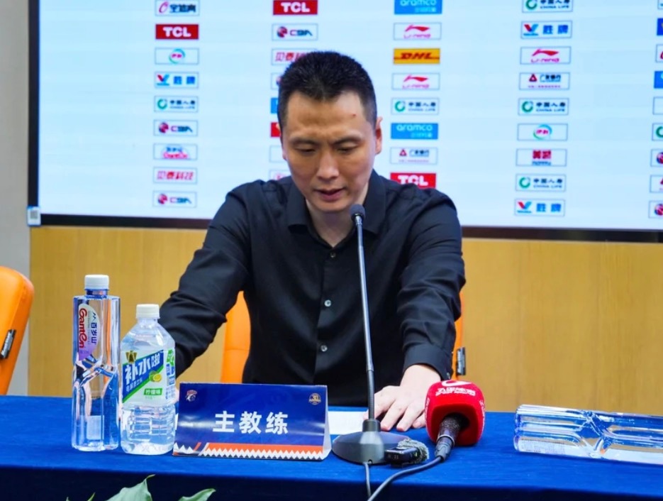 CBA上海男篮vs北京男篮CBA半决赛上海vs北京G2卢伟指导赛后点评G2输球