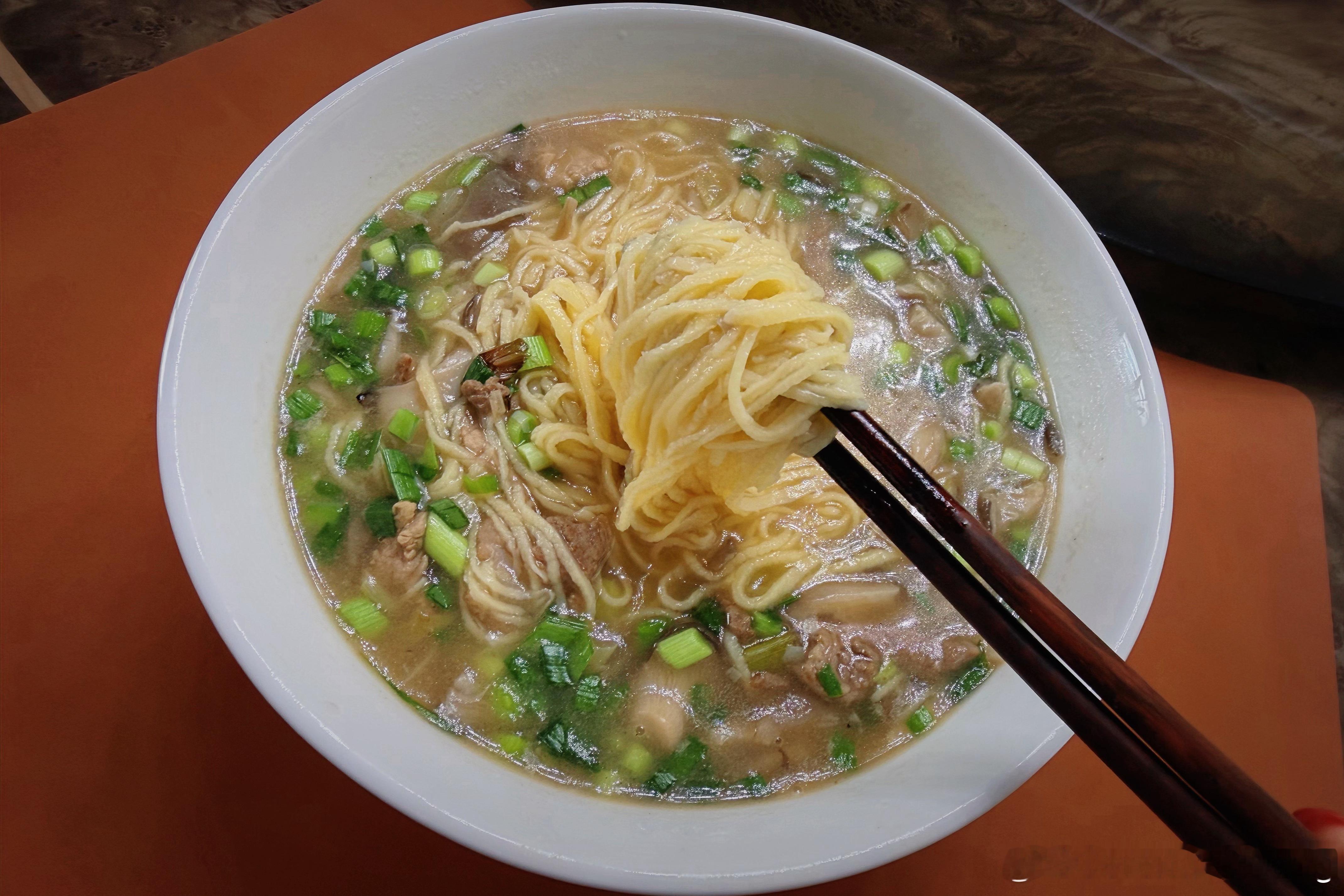 蘑菇肉丝面，世界第一鲜🍄​​​