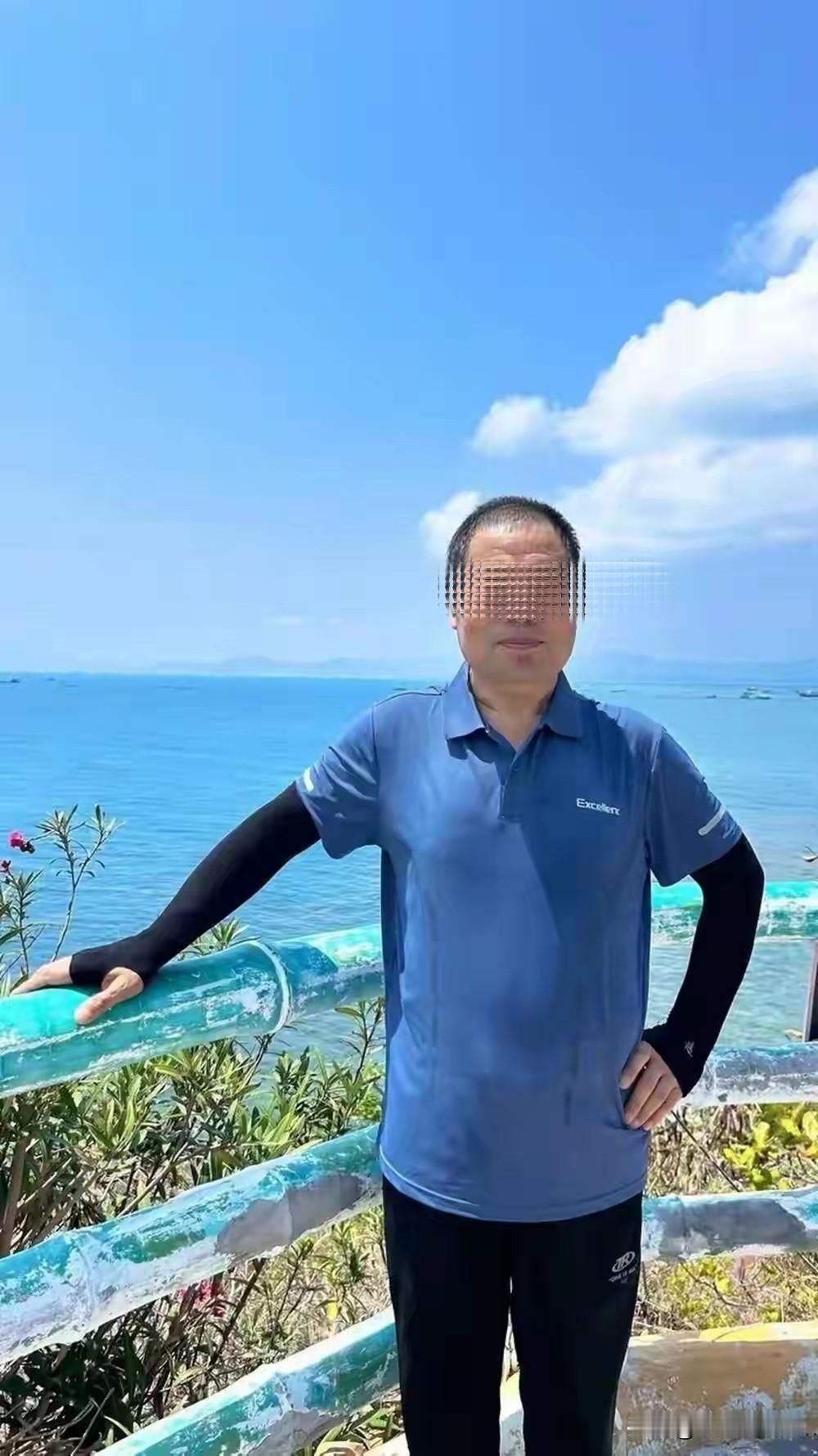 摆不正大小王的后果！新疆乌鲁木齐，59岁男子在一物业做绿化工，他偶遇项目经理，便