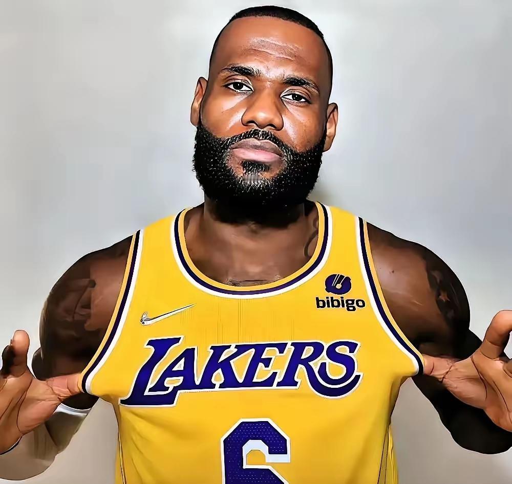 湖人可以大胆点，直接交易詹姆斯，和骑士换来莫布里。老詹回克利夫兰搞退役巡演，湖人