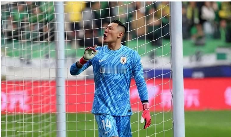 媒体爆料申花将和泰山进行一场热身赛！为何不和海港热身！毕竟海港马上要进行超级杯了